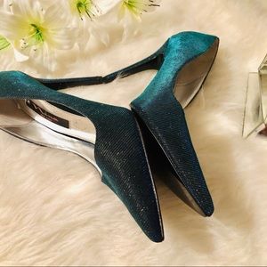 Nina’s Timeless (Navy). pumps